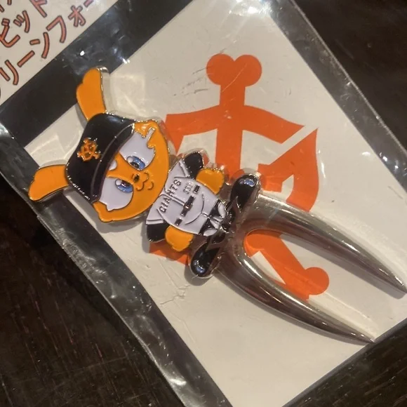 Brand new Yomiuri Giants Golf Divot Tool - Picture 4 of 4